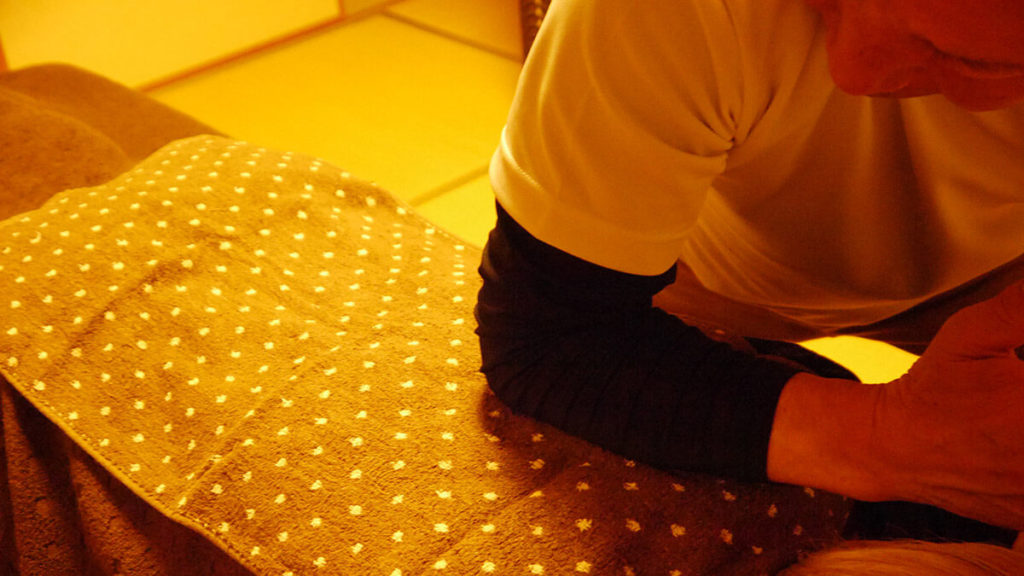 龜樂（気楽・きらく）から下半身のつらさ（太もも・ふくらはぎ・足裏）の肩こり・首こりの対処法