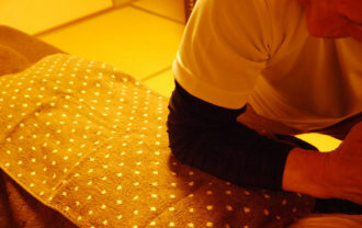 龜樂（気楽・きらく）から下半身のつらさ（太もも・ふくらはぎ・足裏）の肩こり・首こりの対処法