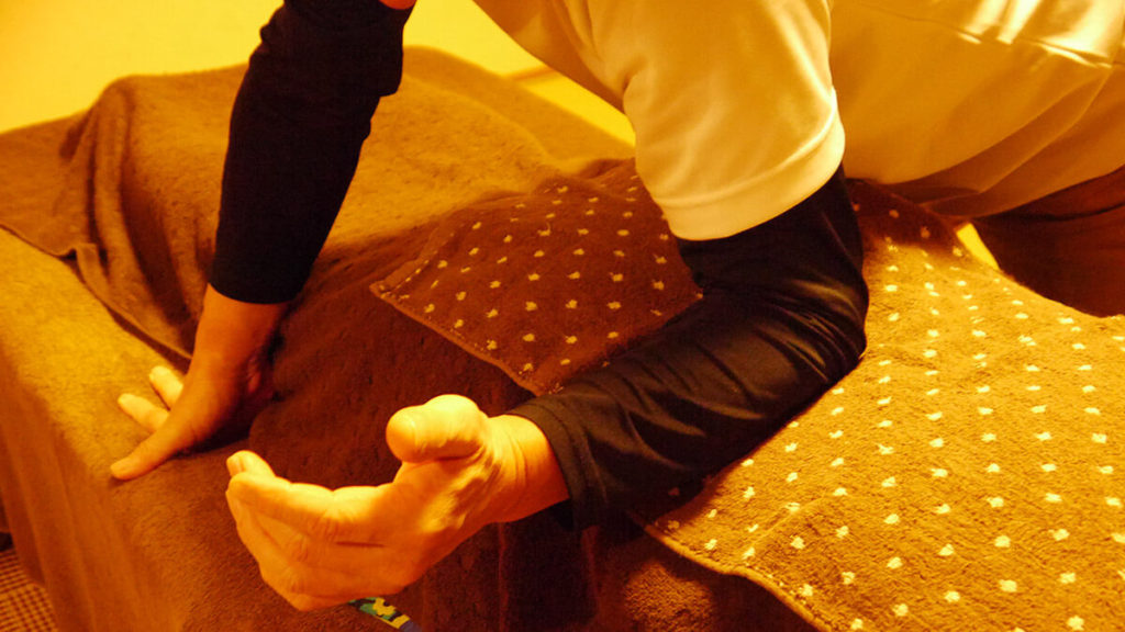 龜樂（気楽・きらく）から下半身のつらさ（太もも・ふくらはぎ・足裏）の骨盤矯正