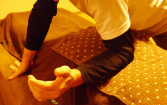 龜樂（気楽・きらく）から下半身のつらさ（太もも・ふくらはぎ・足裏）の骨盤矯正