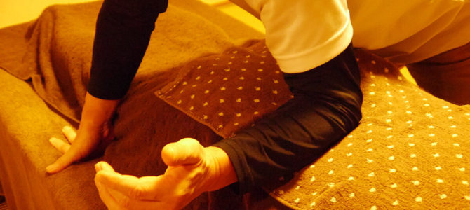 龜樂（気楽・きらく）から下半身のつらさ（太もも・ふくらはぎ・足裏）の骨盤矯正